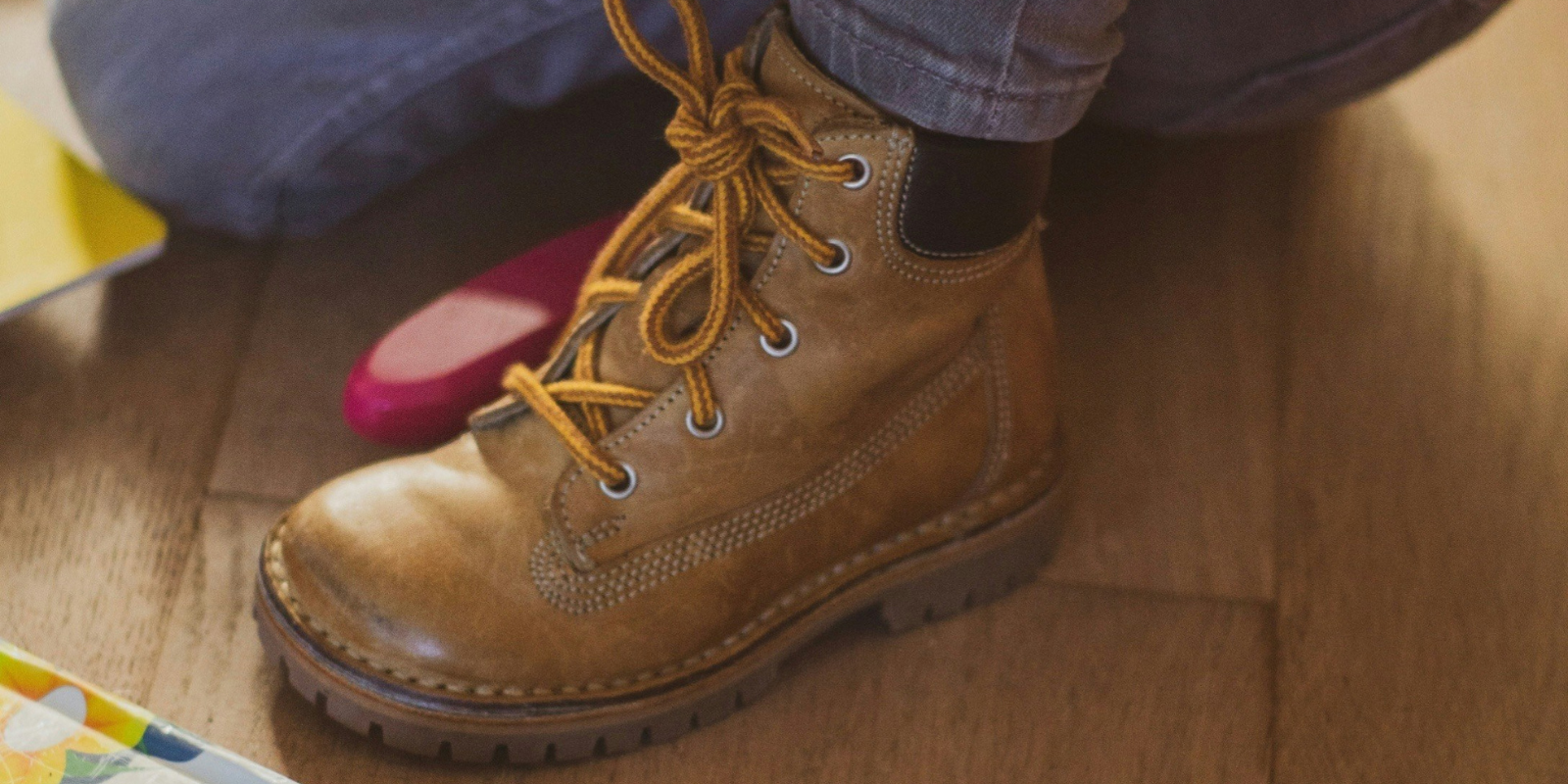 wysokie buty dziecka 